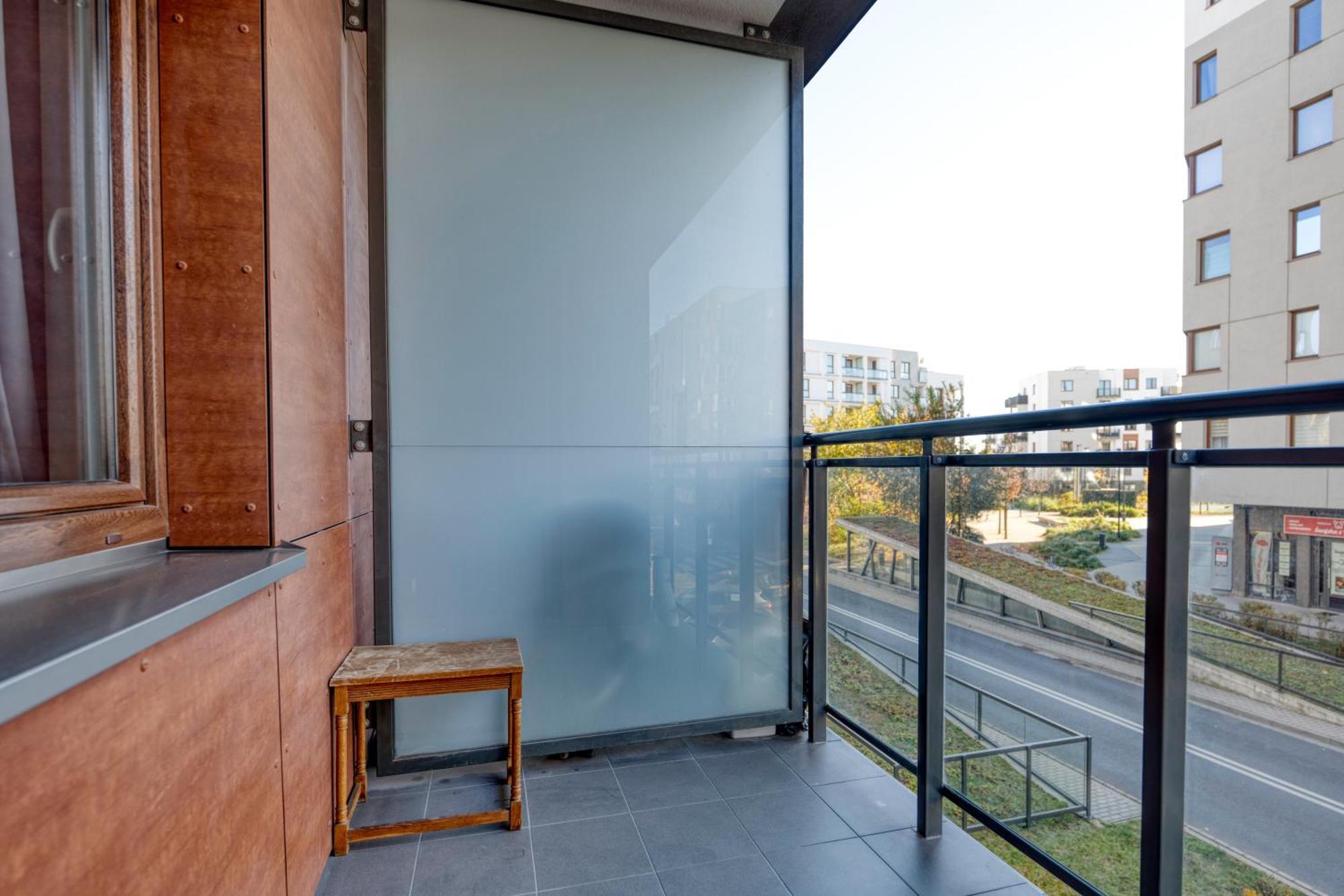 Airport Apartment *